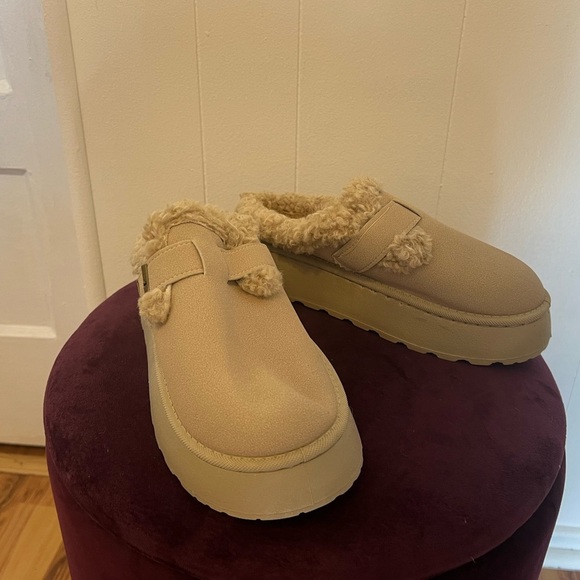 Shoes - House slippers